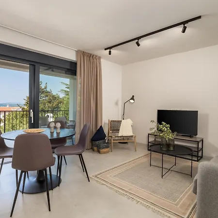 Frankola With Pool Apartament