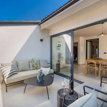 Frankola With Pool Apartment