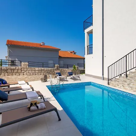 Frankola With Pool Apartament *