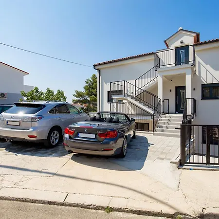 Frankola With Pool Apartment