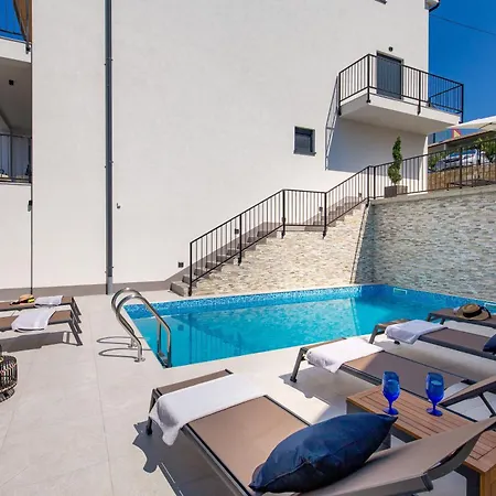 Frankola With Pool
