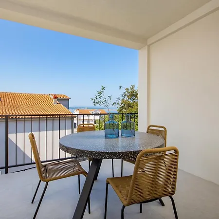 Frankola With Pool Apartment
