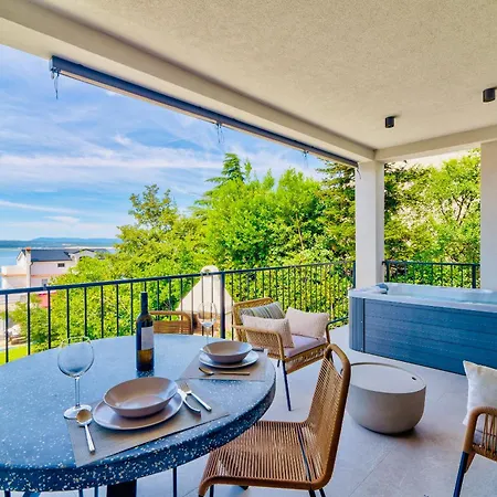 Frankola With Pool Apartament