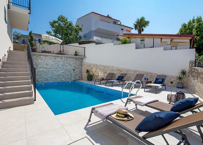 Apartment Frankola With Pool
