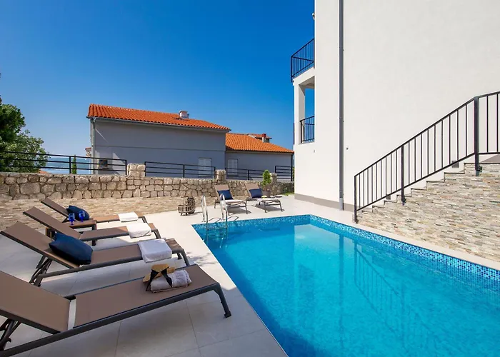 Frankola With Pool Apartment *