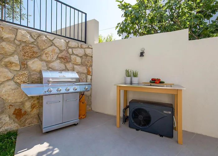 Frankola With Pool Apartment