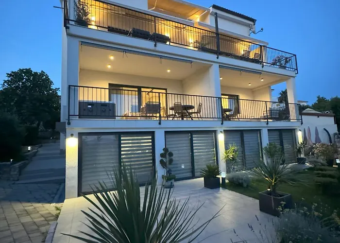 Apartment Frankola With Pool *