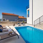 Frankola With Pool Apartament *