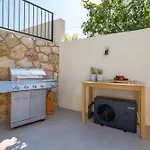 Frankola With Pool Apartament