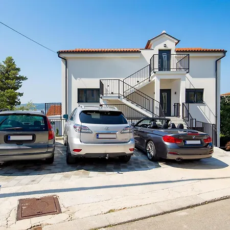 Apartament Frankola With Pool *