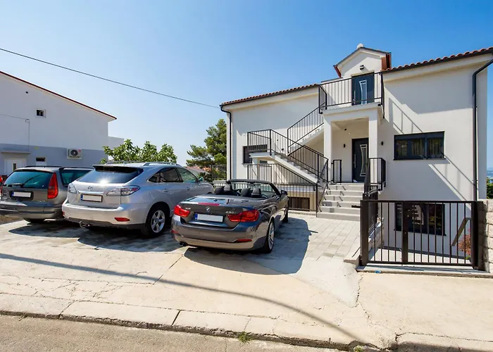 Frankola With Pool Appartement